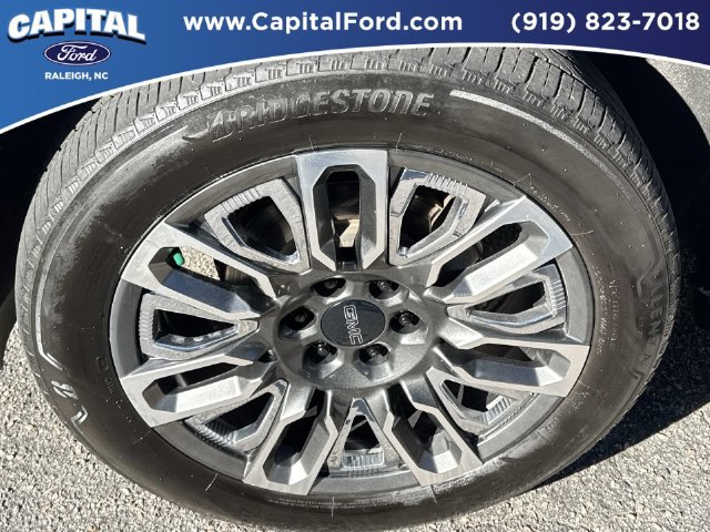 Used 2023 GMC Yukon Denali Ultimate AWD/4WD image 13