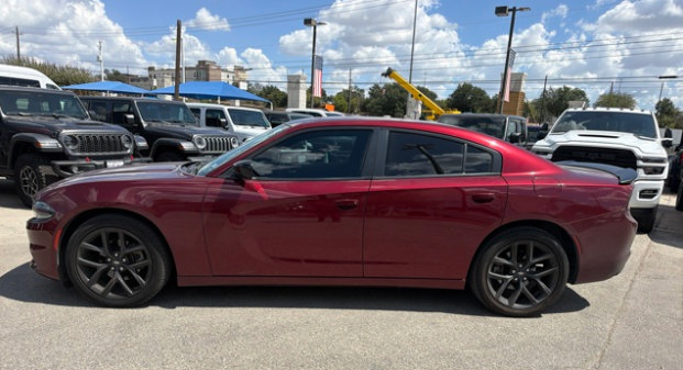 Used 2022 Dodge Charger SXT w/ Blacktop Package RWD image 2