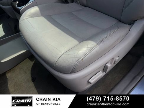 Used 2017 Toyota Sienna XLE w/ XLE Navigation Package FWD image 24