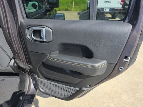Used 2025 Jeep Wrangler Unlimited Sahara AWD/4WD image 17