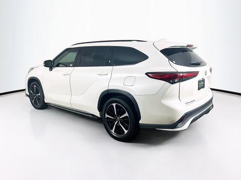 Used 2021 Toyota Highlander XSE FWD image 5