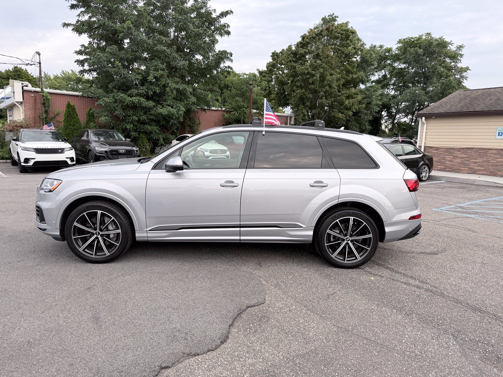 Used 2021 Audi Q7 3.0T Premium Plus w/ Premium Plus Package AWD/4WD image 2