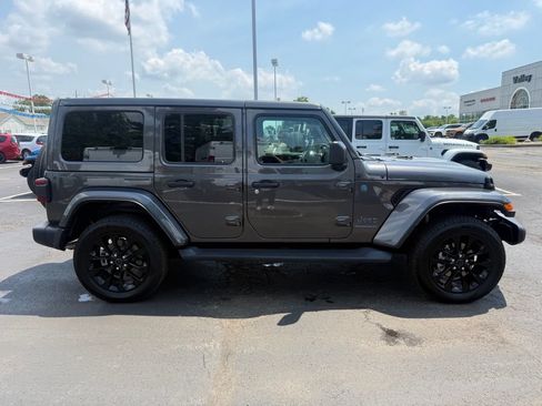 Used 2025 Jeep Wrangler Unlimited Sahara AWD/4WD image 2