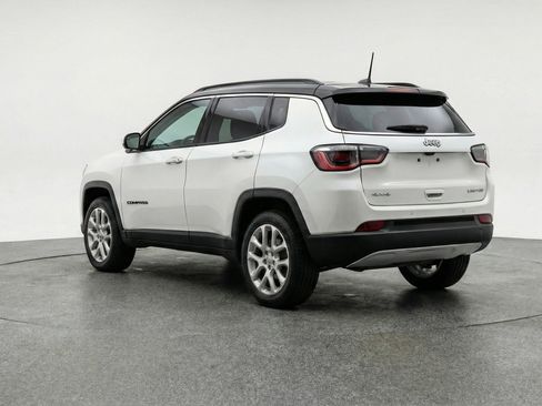 Used 2025 Jeep Compass Limited image 6