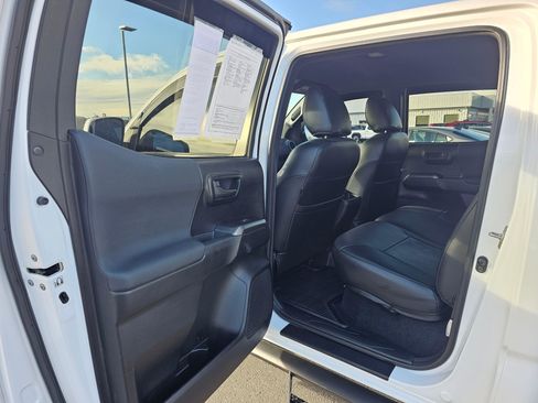 Used 2019 Toyota Tacoma TRD Off-Road image 17