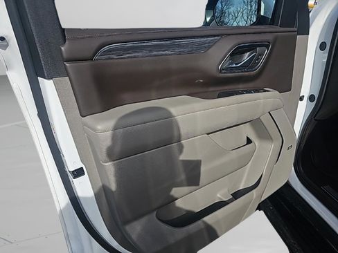 Used 2024 GMC Yukon SLT w/ SLT Luxury Package image 20