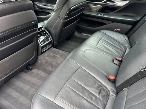 Used 2022 BMW 740i w/ M Sport Package RWD image 12