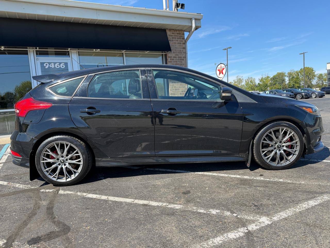 Used 2018 Ford Focus ST FWD image 6