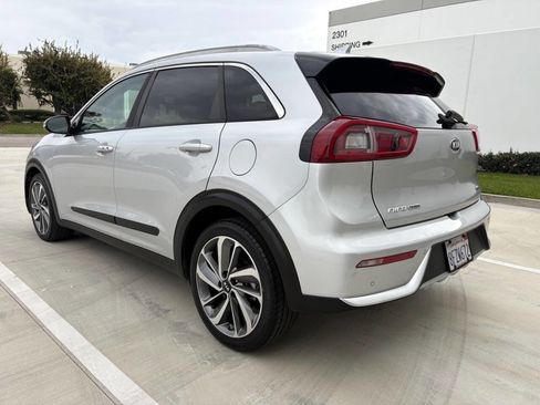 Used 2017 Kia Niro Touring w/ Advanced Technology Package image 4