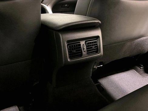 Used 2019 Toyota Camry XLE image 34