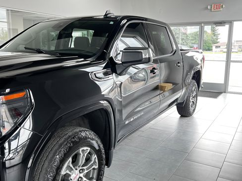 Used 2023 GMC Sierra 1500 SLE AWD/4WD image 2