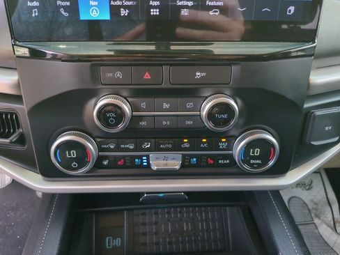 Used 2024 Ford Expedition XLT RWD image 24