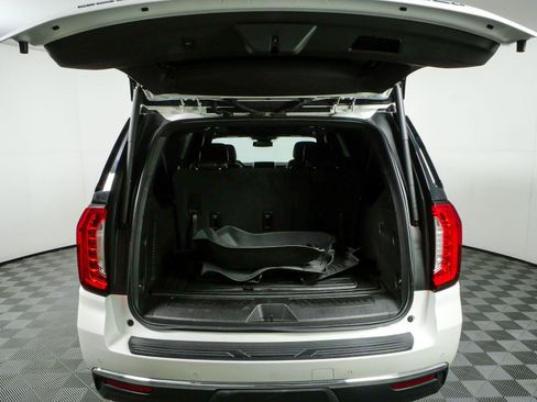 Used 2023 GMC Yukon XL SLT AWD/4WD image 32