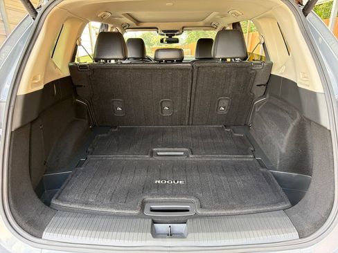 Used 2025 Nissan Rogue SL w/ Tech Package image 32