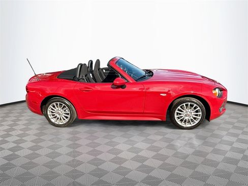 Used 2017 FIAT 124 Spider Classica image 5