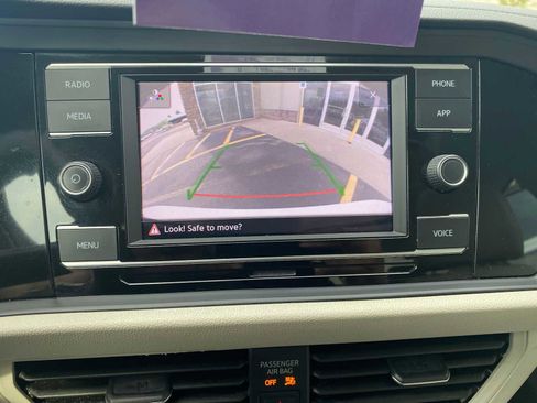Used 2024 Volkswagen Jetta SE FWD image 16