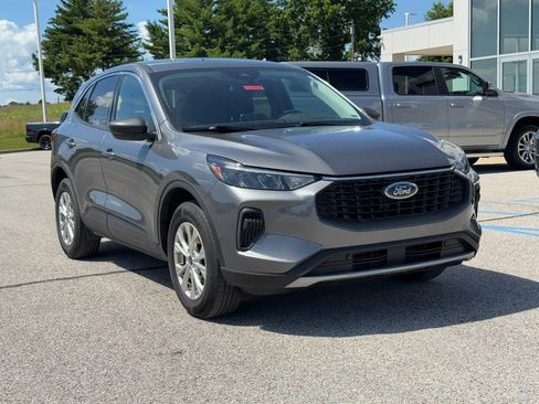 Used 2023 Ford Escape Active AWD/4WD image 2