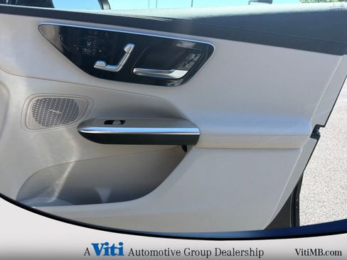 Used 2024 Mercedes-Benz GLC 300 4MATIC image 29