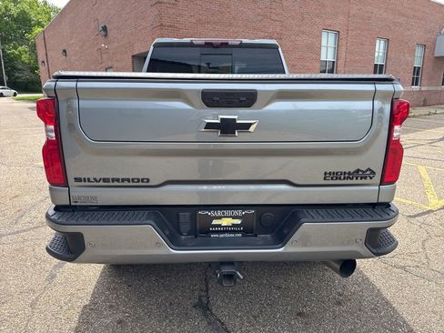 Used 2024 Chevrolet Silverado 2500 High Country w/ Technology Package AWD/4WD image 5