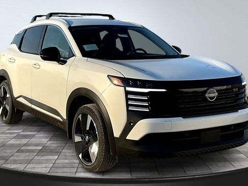 New 2026 Nissan Kicks SR image 2