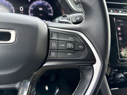 Used 2022 Jeep Grand Cherokee Laredo w/ Luxury Tech Group I image 27