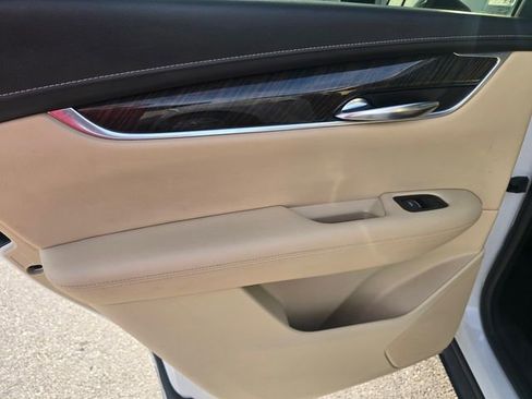 Used 2017 Cadillac XT5 FWD image 15