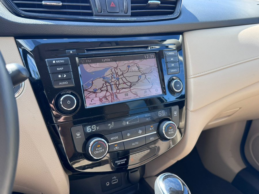 Used 2018 Nissan Rogue SV w/ Premium Package AWD/4WD image 14