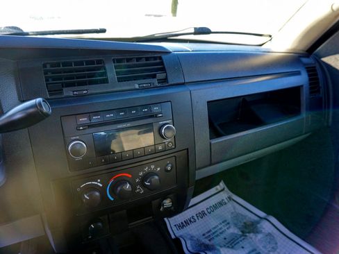 Used 2011 Dodge Dakota 4WD Crew Cab SXT image 14