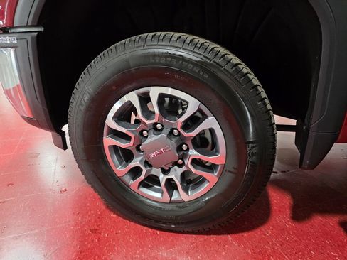 Used 2025 GMC Sierra 2500 SLT w/ SLT Premium Package image 11