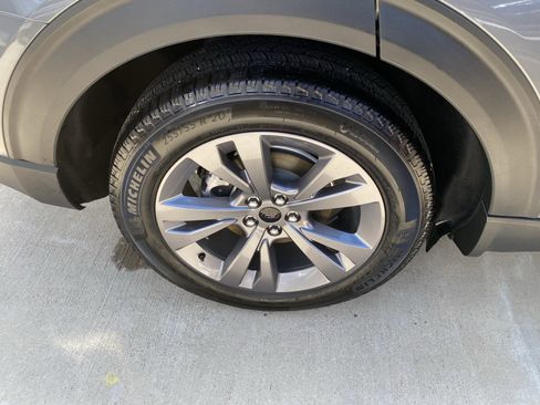 Used 2022 Ford Explorer XLT w/ Equipment Group 202A RWD image 5