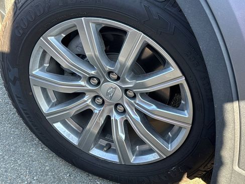 Used 2023 Cadillac XT4 Premium Luxury image 7