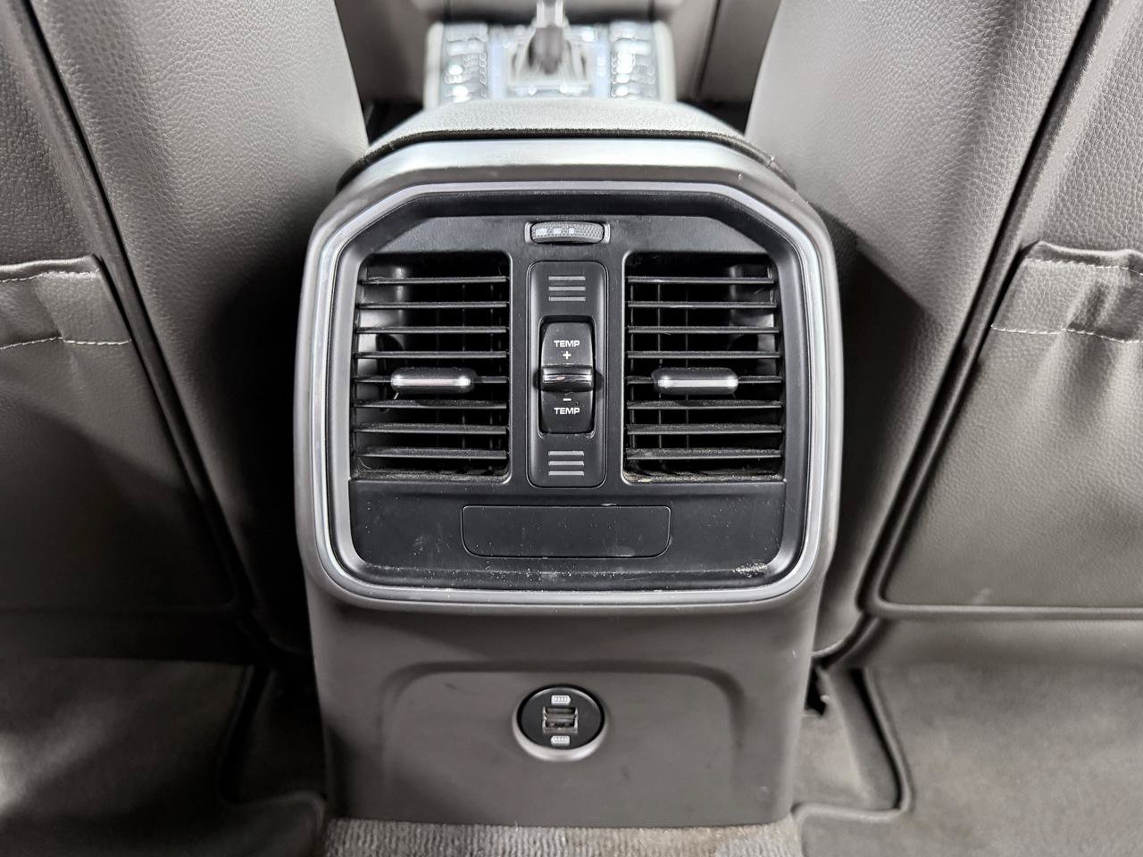 Used 2018 Porsche Macan AWD/4WD image 33