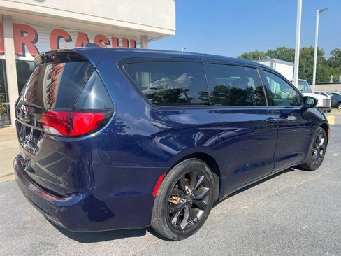 Used 2020 Chrysler Pacifica Touring w/ S Appearance Package FWD image 5