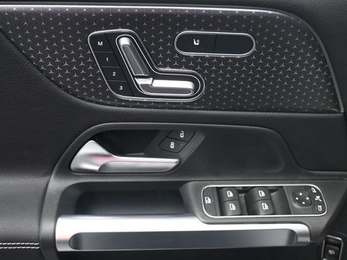 New 2025 Mercedes-Benz GLB 250 image 13