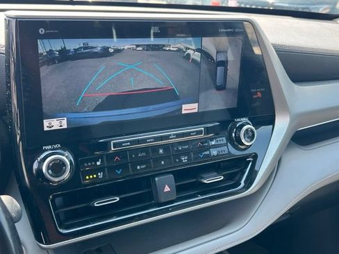 Used 2021 Toyota Highlander Platinum AWD/4WD image 21