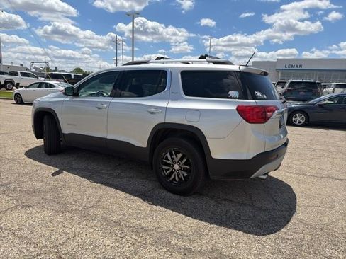 Used 2017 GMC Acadia SLT FWD image 4