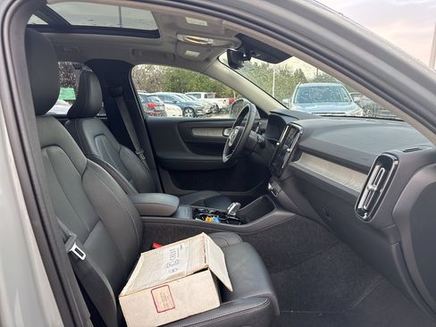 Certified 2025 Volvo XC40 B5 Plus image 10