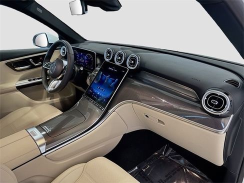 Used 2025 Mercedes-Benz GLC 300 4MATIC image 31