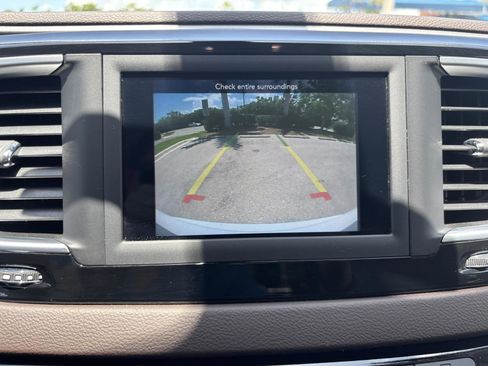 Used 2021 Chrysler Voyager LX image 32