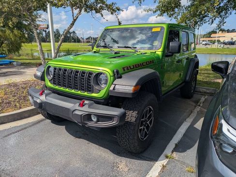 Used 2025 Jeep Wrangler Unlimited Rubicon w/ Safety Group AWD/4WD image 3