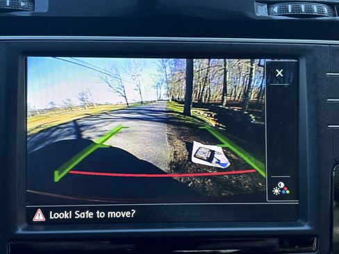 Used 2016 Volkswagen Golf R 4-Door image 33