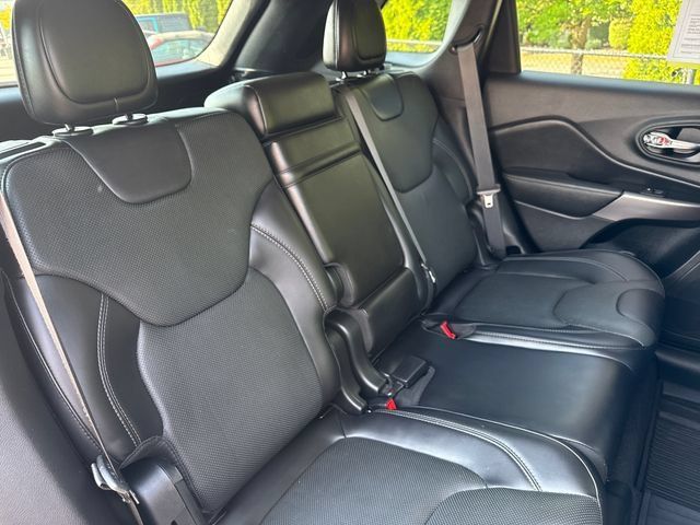 Used 2019 Jeep Cherokee Limited w/ Luxury Group AWD/4WD image 22
