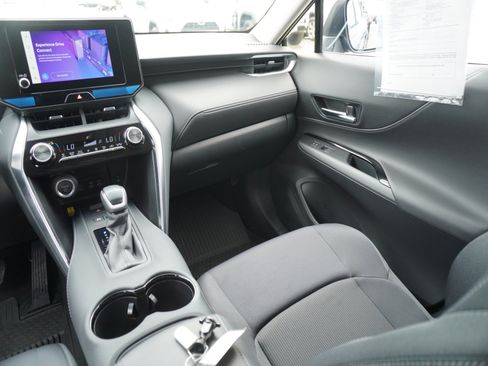 Used 2024 Toyota Venza LE AWD/4WD image 15