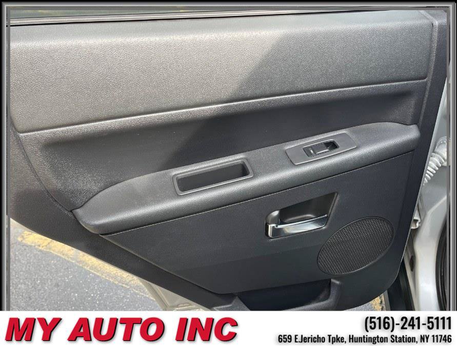 Used 2010 Jeep Grand Cherokee Laredo AWD/4WD image 36
