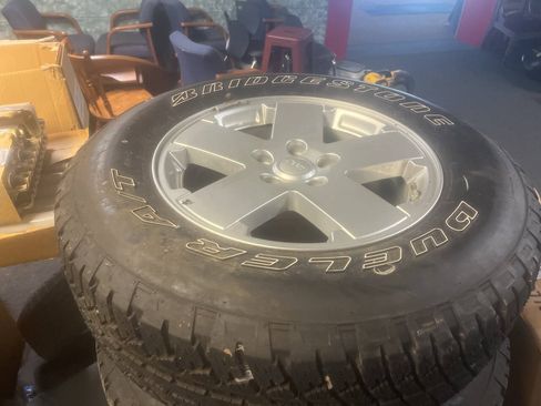 Used 2008 Jeep Wrangler Sahara w/ Dual Top Group AWD/4WD image 28