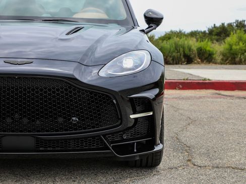 Used 2022 Aston Martin DBX AWD/4WD image 42