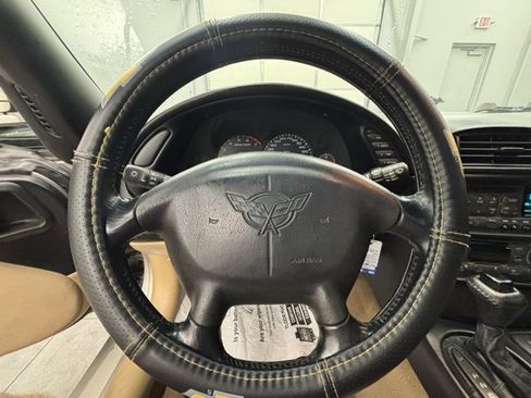 Used 1998 Chevrolet Corvette Coupe w/ Memory Pkg image 16