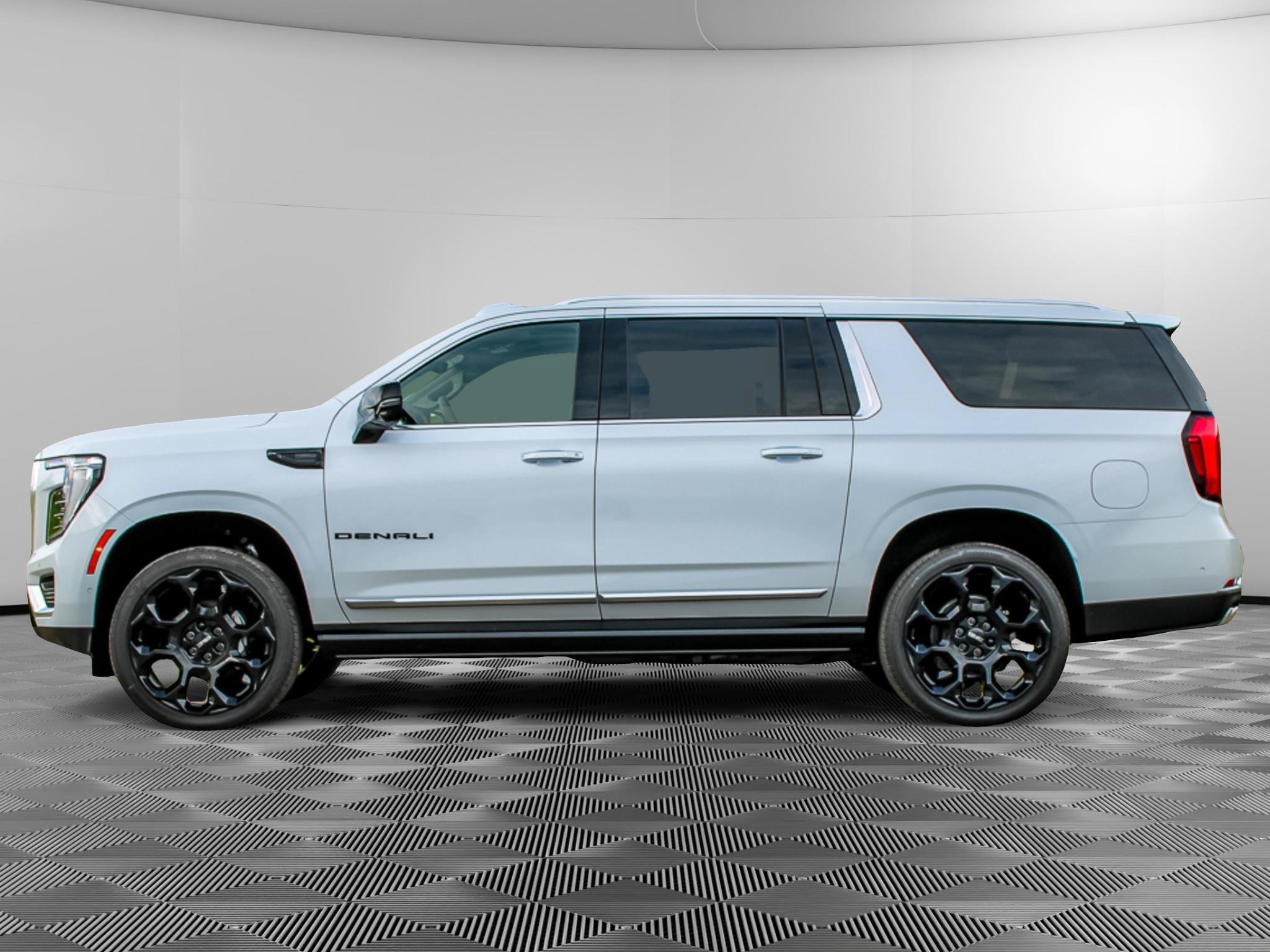 New 2026 GMC Yukon XL Denali w/ Denali Reserve Package AWD/4WD image 4