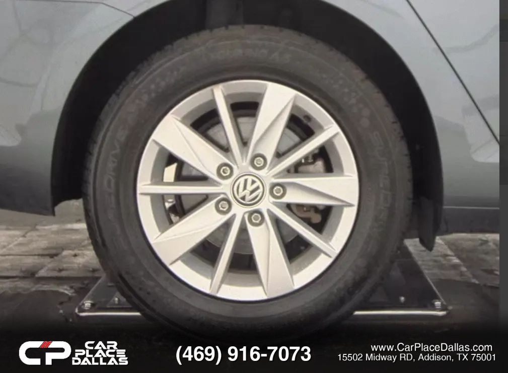 Used 2017 Volkswagen Golf S FWD image 15