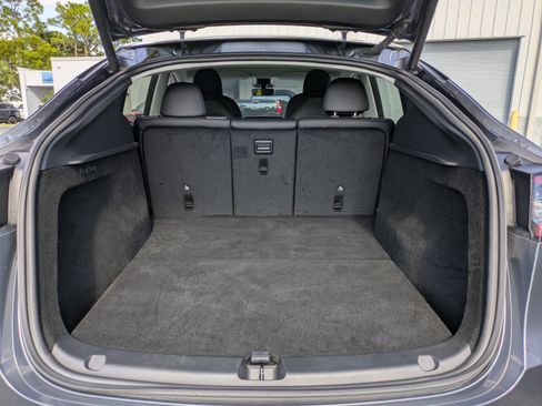 Used 2023 Tesla Model Y 2WD image 10